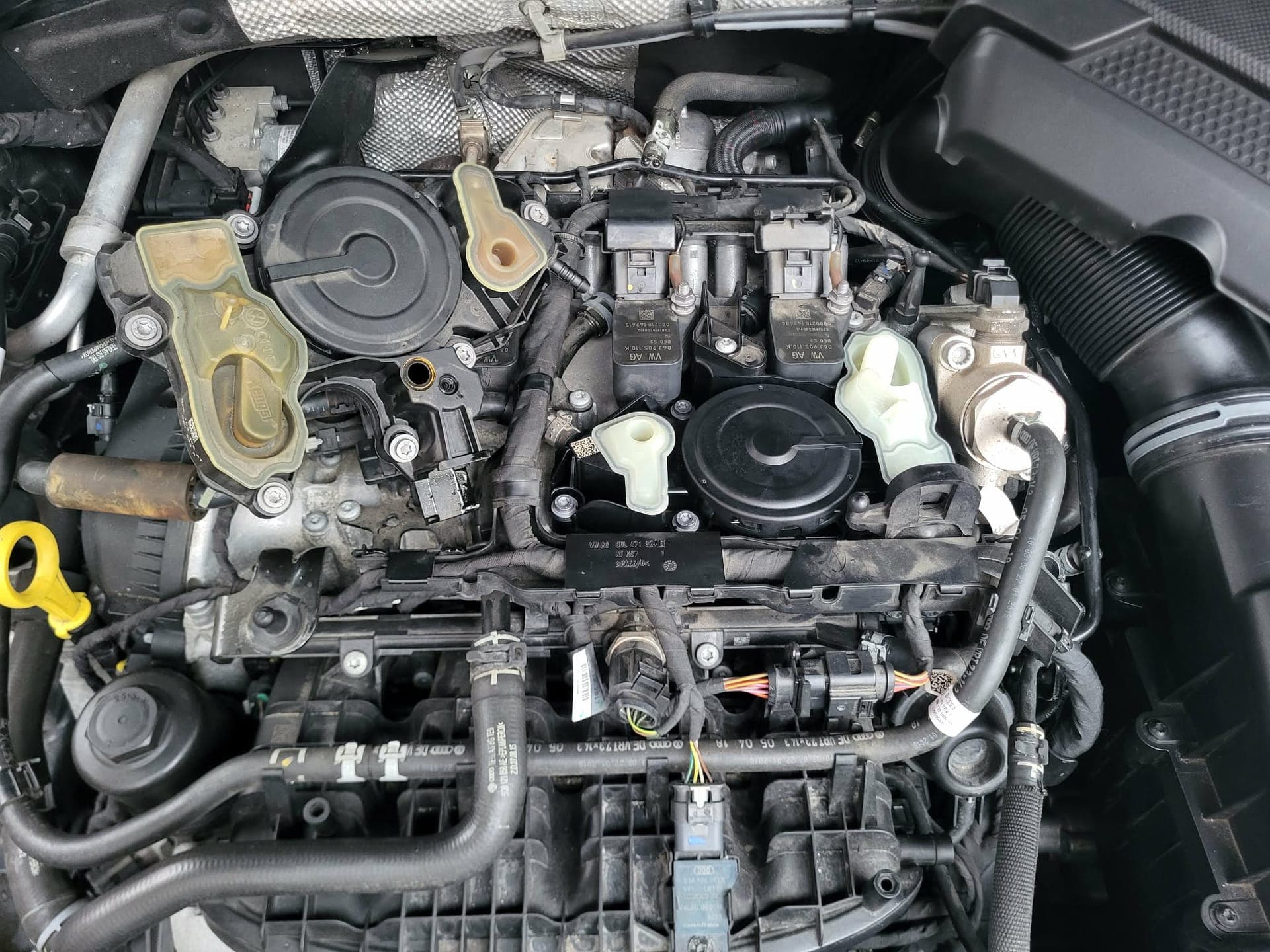 Detail motoru s vstřikovači - servis Vaculčík Lidečko